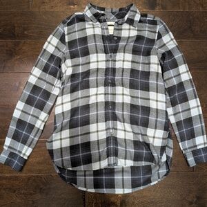American Eagle flannel top. Women's  Size xs Black and grey color.